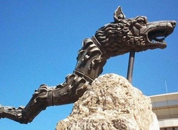 Statuie stindard militar dacic 