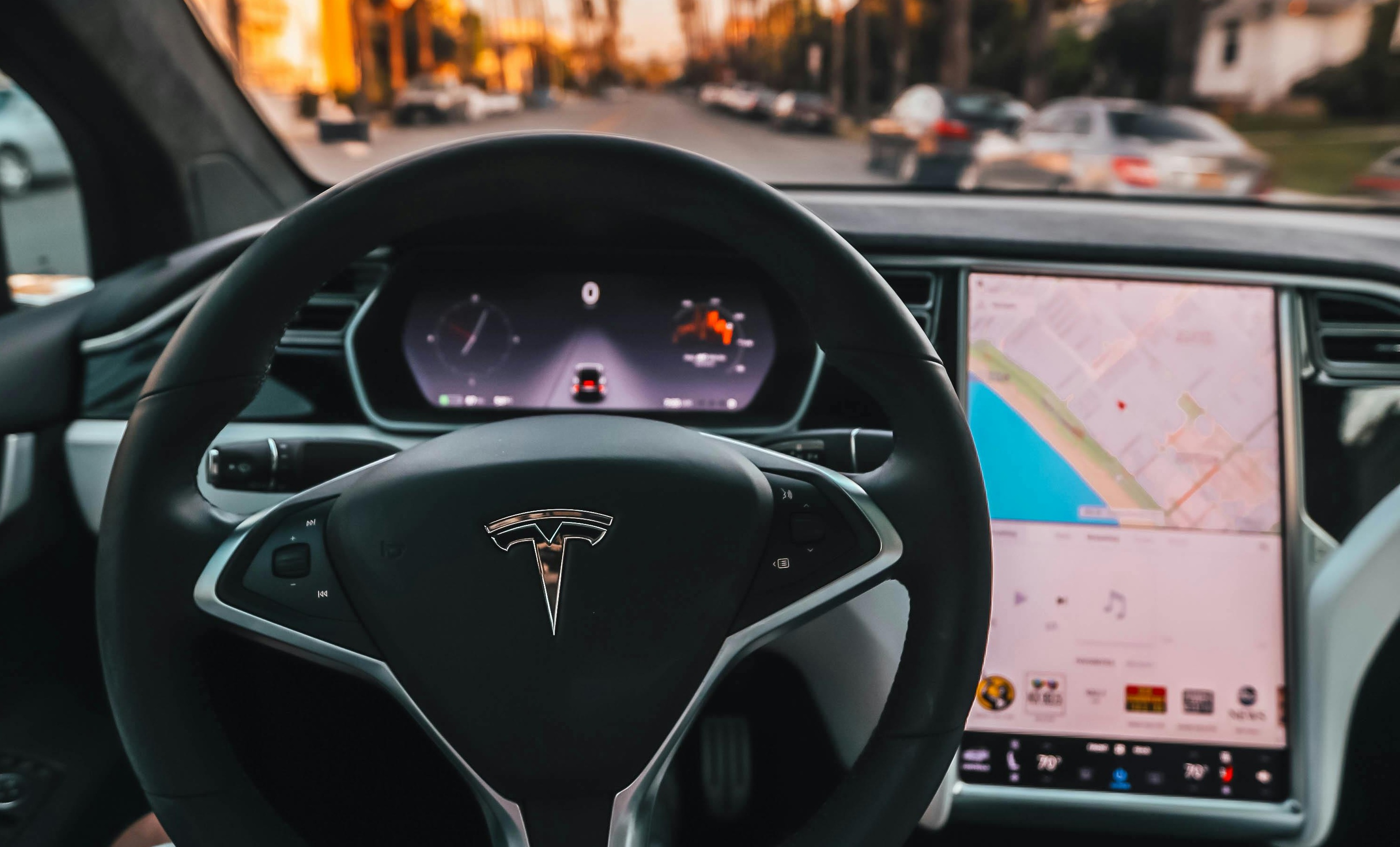 Tesla kusi ceną. Sprawdzili, z czym ją porównać